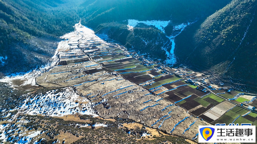航拍云南迪庆冬日好风光 白雪皑皑湖似翡翠(图6)