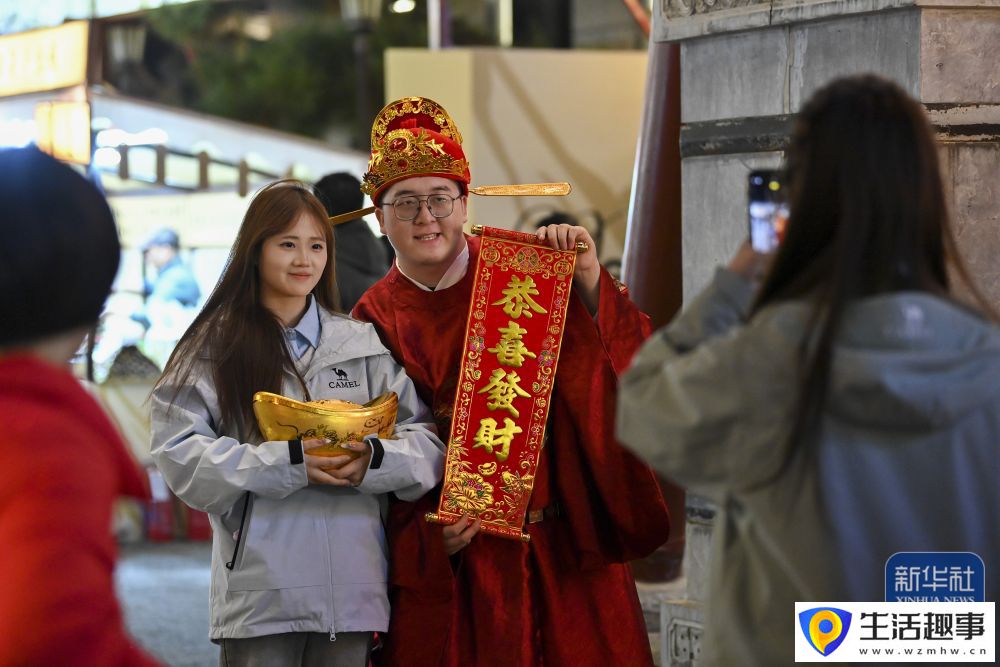 在太原钟楼街品味古今交融的烟火气